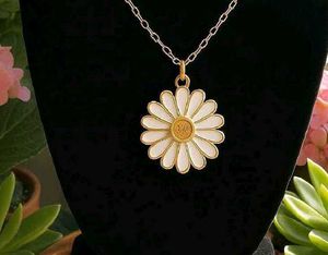 Daisy Pendant Necklace