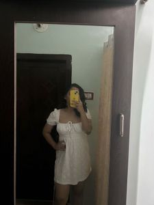 🤍 White Eyelet Puff-Sleeve Mini Dress – Size M 🤍