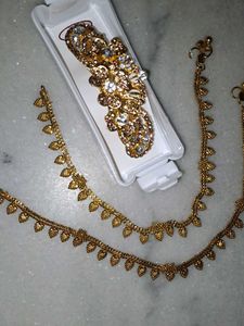 Comboo Golden Anklet & Hair Clip Set