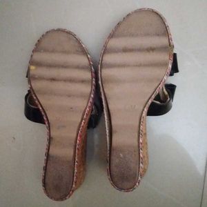 Black Wedges