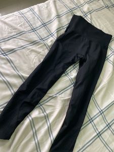 Urbanic Scrunch Butt Leggings