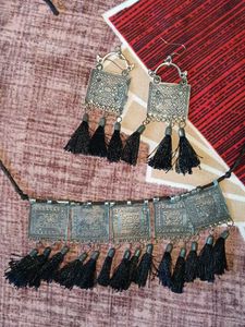 Stylish Silver Tone Necklace &amp; Earring Set