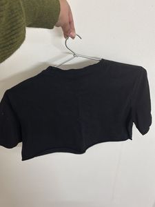 SHEIN Cropped Black T-Shirt