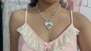 Handmade Beaded Necklace 🌸