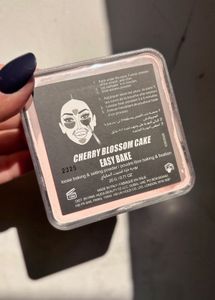 Huda beauty Easy Bake Loose Setting Powder