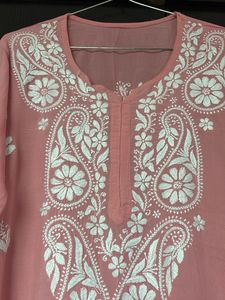 Elegant Pink Embroidered Kurta