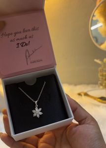 Silver Flowery Snowflake Pendant With Link Chain