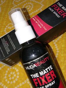 The Matte Fixer Face Spray