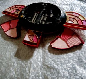 Flower Makeup Plate Front Side is Broken And Not U