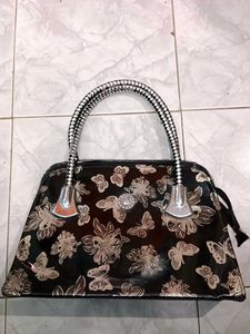 Flash Sale Price DropBranded Classic Hand Bag