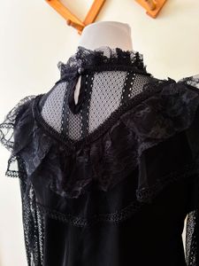 LACE TOP