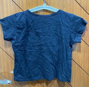 Queen Graphic Crop Tee