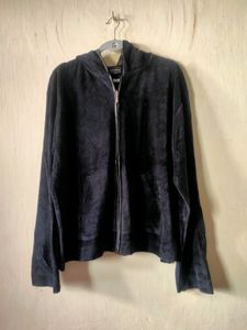 Women Black Front Zip Hooded Sweatshirt/Jacket