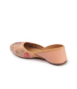 Embroidered Peach Juttis