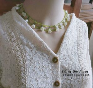 Handmade Lily Flower Green Beaded Lace Necklace