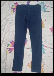 Women&#39;s Skinny Jeans