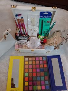 White Theme Hamper Box