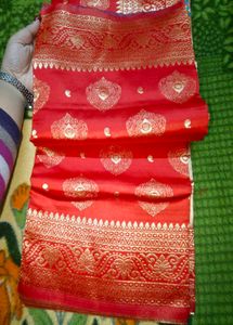 Women's Silk Blend Woven Saree With Blouse Piece