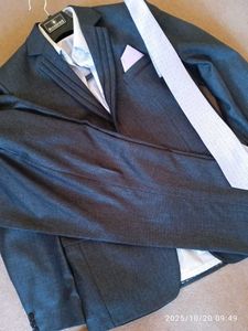 Men&#39;s Grey Suit &amp; Tie Set
