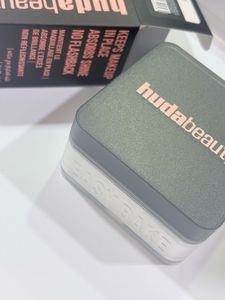 Huda Beauty Easy bake powder