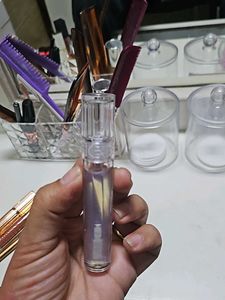 Rom And Sparkly Gloss