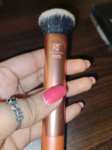 HUDA BEAUTY &amp; RT Brush