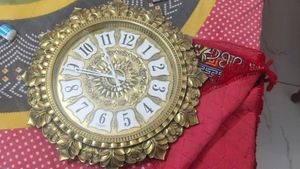 Antique Golden colour Plastic Wall Decor Clock
