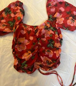 H&amp;M Floral Tie-knot Ruffle Crop Top