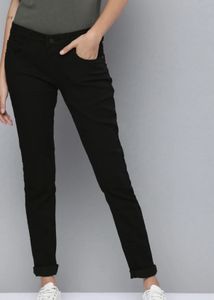 Women regular fit mid rise stretchable jeans