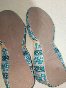 Teal Patterned Juttis