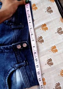 Floral Embroidered Jeans 🌸🌺🌷