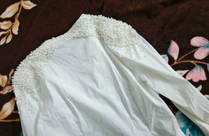 Pearl Details Stretchable Top
