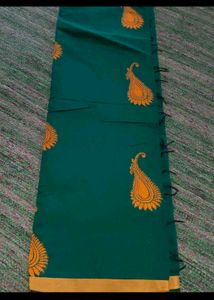Elegant Green Saree (Women&#39;s)