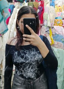 Off - shoulder grunge top 🎀