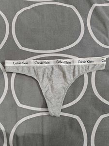 Calvin Klein - 32