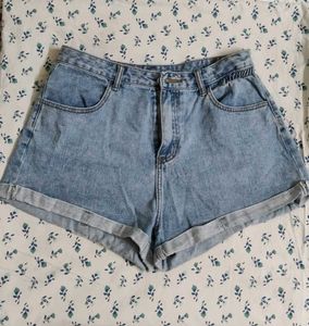 High Wasted Button Roll Up Shorts With Packets