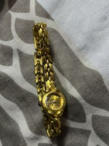 Elegant and Vintage Gold-Tone Women's Watch