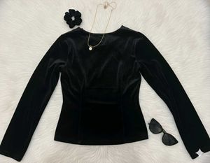 Pretty Sweetheart Neck Black Top