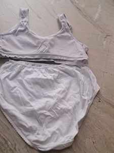 Combo  Of Four  One In Hnm Sports  Bra All Brnded