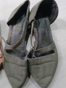 Pair Of 2 Sandals Ideal For DIY