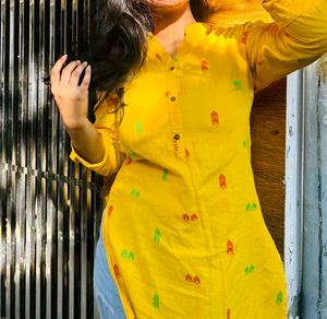 SHORT KURTI
