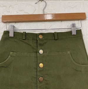 Women Denim Green Shorts| Waist 27| Length 12| Hip