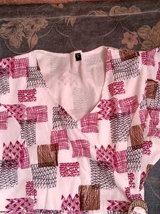 Patterned V-neck Top