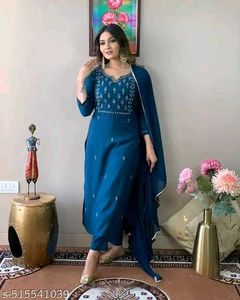 Aagyeyi Graceful Women Kurta Sets*