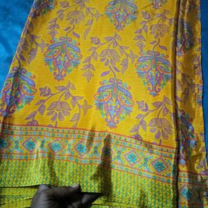 Beautiful Saree With Small Broder