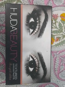 Huda Beauty Eyeshadow Palette