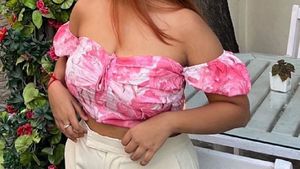New Urbanic Sweetheart Neck Pink Top Looks Veryhot