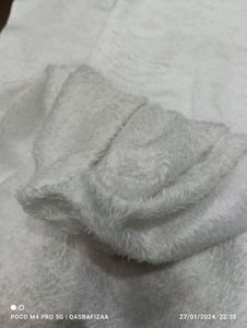 White Shawl Type Stall