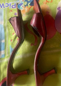 हर कदम में दिखाएं ग्लैमर – नई ट्रेंडी हील्स