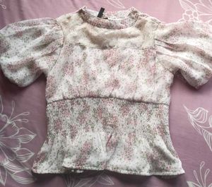 Floral Print Blouse with puff sleeves